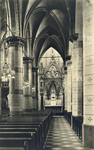 729 Interieur van de St. -Catharinakerk (Lange Nieuwstraat 36) te Utrecht: rechter zijbeuk met sacramentsaltaar.